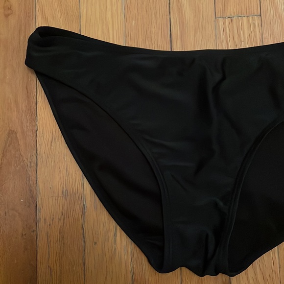 Bikini - Picture 3 of 3